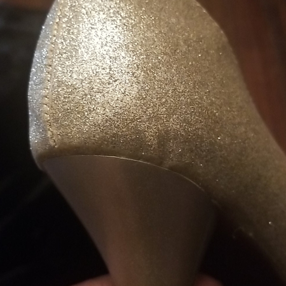 Shoe - Picture 3 of 4